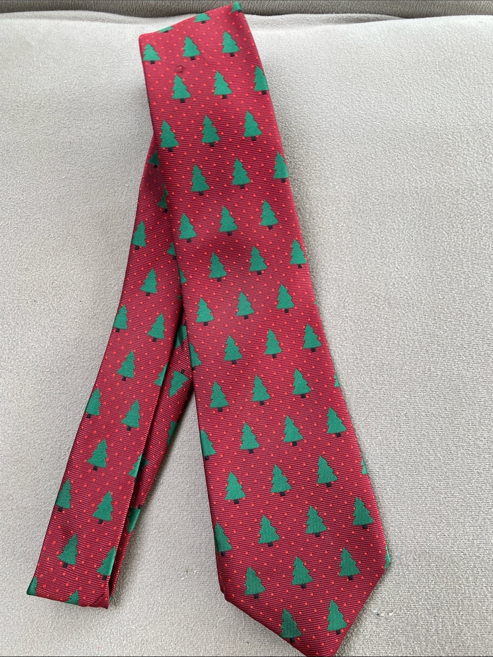 Red & Green Christmas Tree Patterned Tie - Classic Holiday Style Boys 8-14